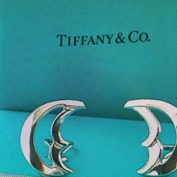 Tiffany&Co. Elsa  Peretti 💯 Authentic Sterling Silver Crescent Moon Earrings - Picture 2 of 9